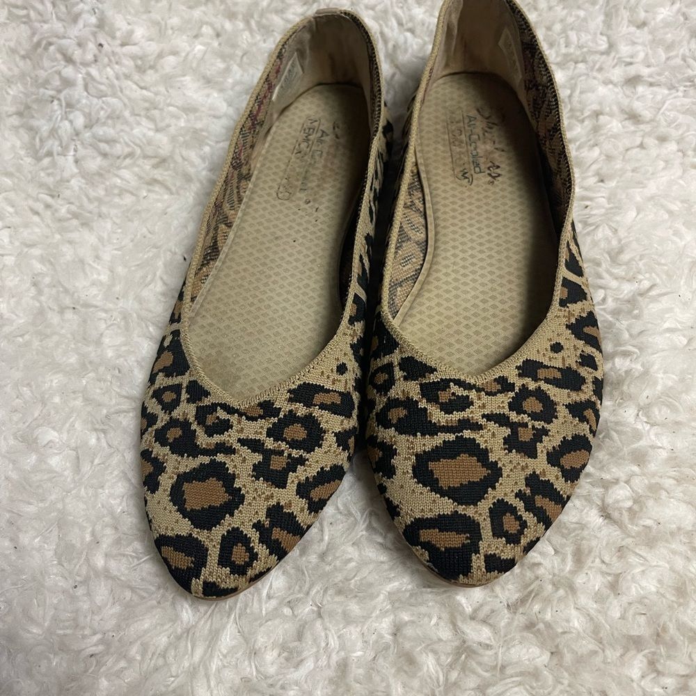 Skechers leopard prints washable stretchy flats rubber soles size 11 . - Picture 2 of 9